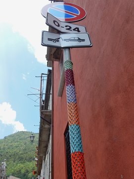 San Lorenzello - Divieto all'uncinetto