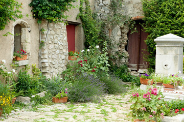 Fototapeta na wymiar Garden in Provence