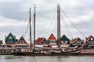 Fototapeta na wymiar Old fishing ship in the harbour of Volendam, Netherlands