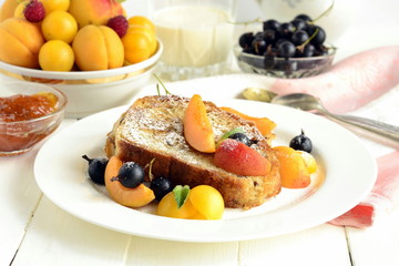 French toast with fresh berries