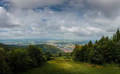 Fototapeta na wymiar Panorama Aussicht vom Königstuhl in Heidelberg, Baden Württemberg, Deutschland