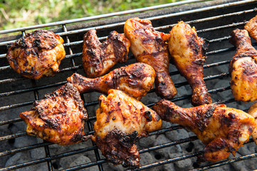 Hähnchenschenkel auf dem Grill