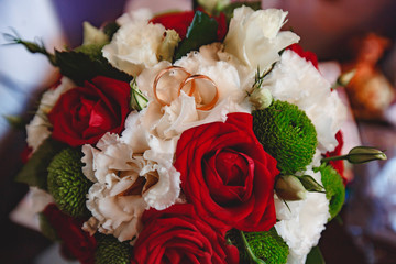 bouquet of roses with wedding rings