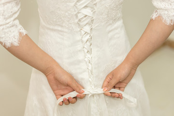 Obraz na płótnie Canvas bride wear wedding dress