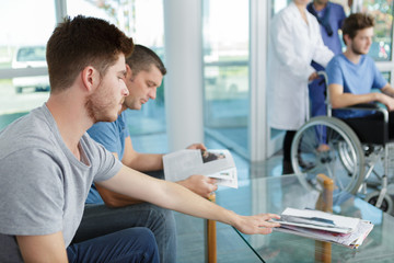Obraz premium different people sitting in a waiting room of a hospital