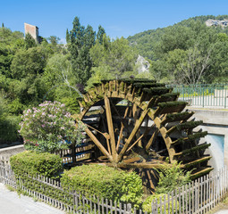 Water wheels on the River Sorgue in Fontaine de Vaucluse. Vaucluse, Provence, France, Europe