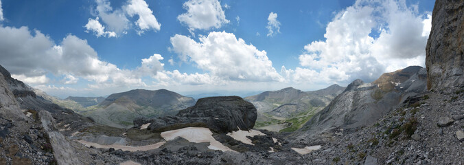 Chemin allant au casque du Marboré