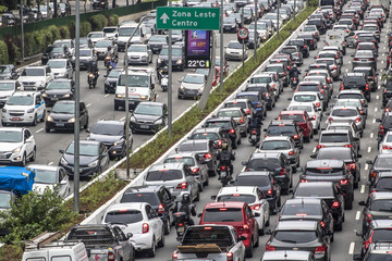 Sao Paulo, Brazil, December 08, 2017. Heavy traffic in the North South Corridor, at the 23 de Maio...