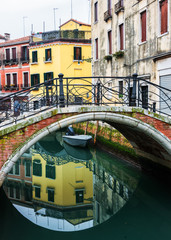 Impressionen aus Venedig - Kanal und Brücke im Winter