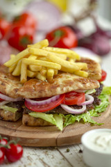 bacon, sandwich, burger, hamburger, cheeseburger, beef, lettuce, tomato, meat, bread, bun, meal, onion, grilled, fast food, dinner, snack, salad, delicious, breakfast, meal, plate, fried, toast, lunch