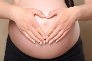 Detailaufnahme Schwangerschaftsbauch