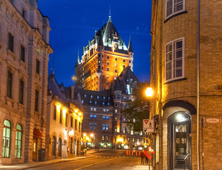 Fototapeta na wymiar Downtown old Quebec street scene