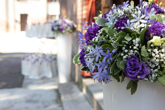 Wedding decorations with purple flowers