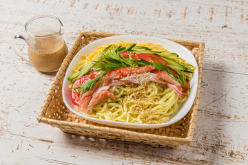 冷やし中華　 chilled Chinese noodles