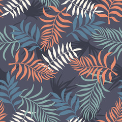 Obraz premium Tropical background with palm leaves. Seamless floral pattern. Summer vector illustration