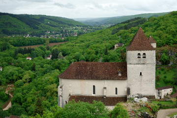 Fototapeta na wymiar Valley of Saint-Cirq-Lapopie in Lot, France