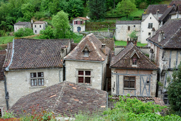 Fototapeta premium closer detail of Saint-Cirq-Lapopie streets in France