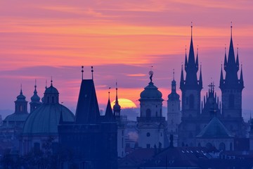 Fototapeta premium Rising Sun behind the Prague Panorama of the Old Town Towers