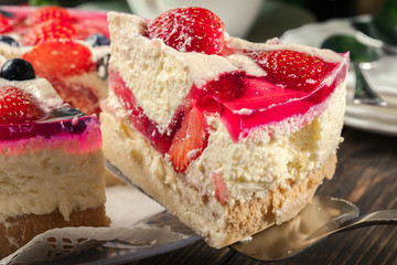 Cheesecake with strawberries, blueberry and jelly