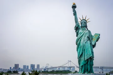 Foto op Plexiglas Statue of liberty and tokyo cityscape, Japan © daboost