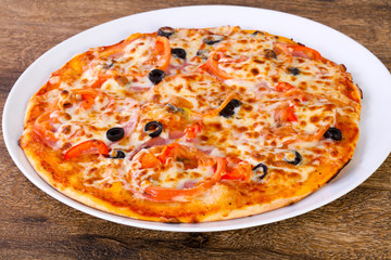 Pizza with ham