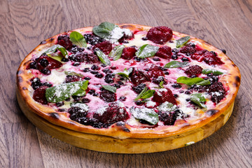 Fruit vegetarin pizza