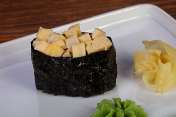 Japanese sushi gunkan omelet