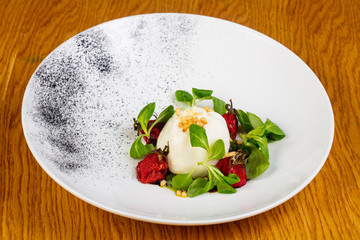 Buratta salad with tomatoes