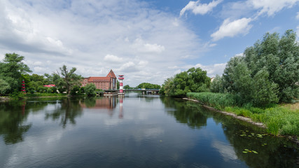 Fototapeta na wymiar Leuchtturm mit Alter Mühle in Rathenow