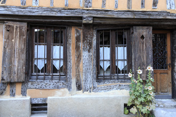 Fototapeta na wymiar Old timbered house in Vernon, normandy, France.