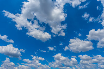 Obraz na płótnie Canvas beautiful blue cloudy sky natural background