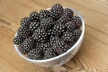 blackberries in bowl