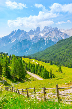 Pragser Dolomiten - Pl&auml;tzwiese. Wundersch&ouml;ne Wanderung von der Pl&auml;tzwiese zur D&uuml;rrensteinh&uuml;tte mit Blick auf das Cristallo Massiv