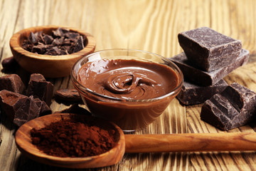 Melting chocolate  or melted chocolate with a chocolate swirl. Many stack and chips with powder.