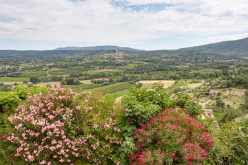 Vue de Lacoste en Luberon - Vaucluse - Provence