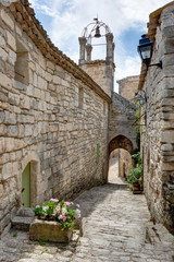 Fototapeta na wymiar Vue de Lacoste en Luberon - Vaucluse - Provence