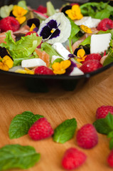 Obraz na płótnie Canvas salad with flowers