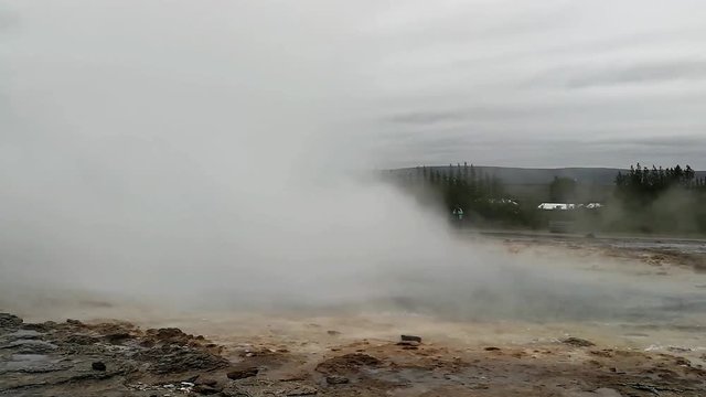 Geyser Stokkur, na Isl&acirc;ndia