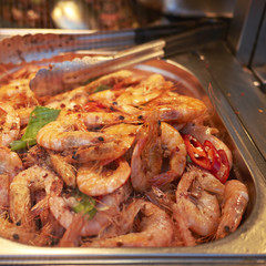  Chinese shrimps with chilli peppers