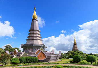 Naklejka premium Noppamethanedon and Nopphonphusiri pagodas at Doi Inthanon mountain, Chiang Mai, Thailand