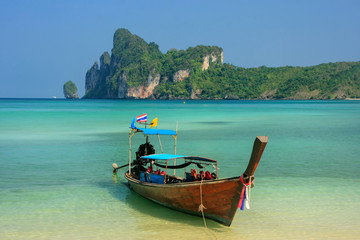 Longtail boat anchored at Ao Loh Dalum beach on Phi Phi Don Island, Krabi Province, Thailand © donyanedomam