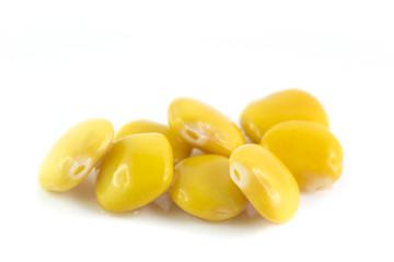 Lupini su sfondo bianco