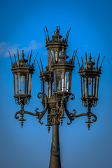 Fototapeta na wymiar Eine Straßenlampe auf dem Theaterplatz in Dresden