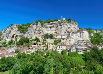 Vista Panorámica y Paisaje del Pueblo Medieval Francés de Rocamadour, Valle del Río Lot, Región de Occitania, Francia