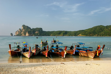 Fototapeta na wymiar Longtail boats anchored at Ao Loh Dalum beach on Phi Phi Don Island, Krabi Province, Thailand