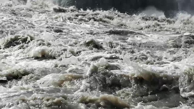 A imponente cascata de Dettifoss, na Isl&acirc;ndia