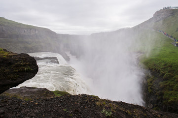 A imponente cascata de Gulfoss, na Islândia