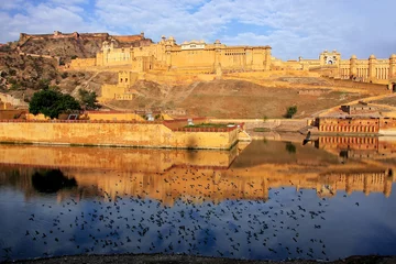 Papier Peint photo autocollant Travaux détablissement Fort d& 39 Amber reflété dans le lac Maota près de Jaipur, Rajasthan, Inde.