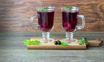Berry tea with mint, thyme and black currant