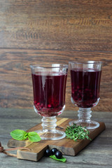 Berry tea with mint, thyme and black currant